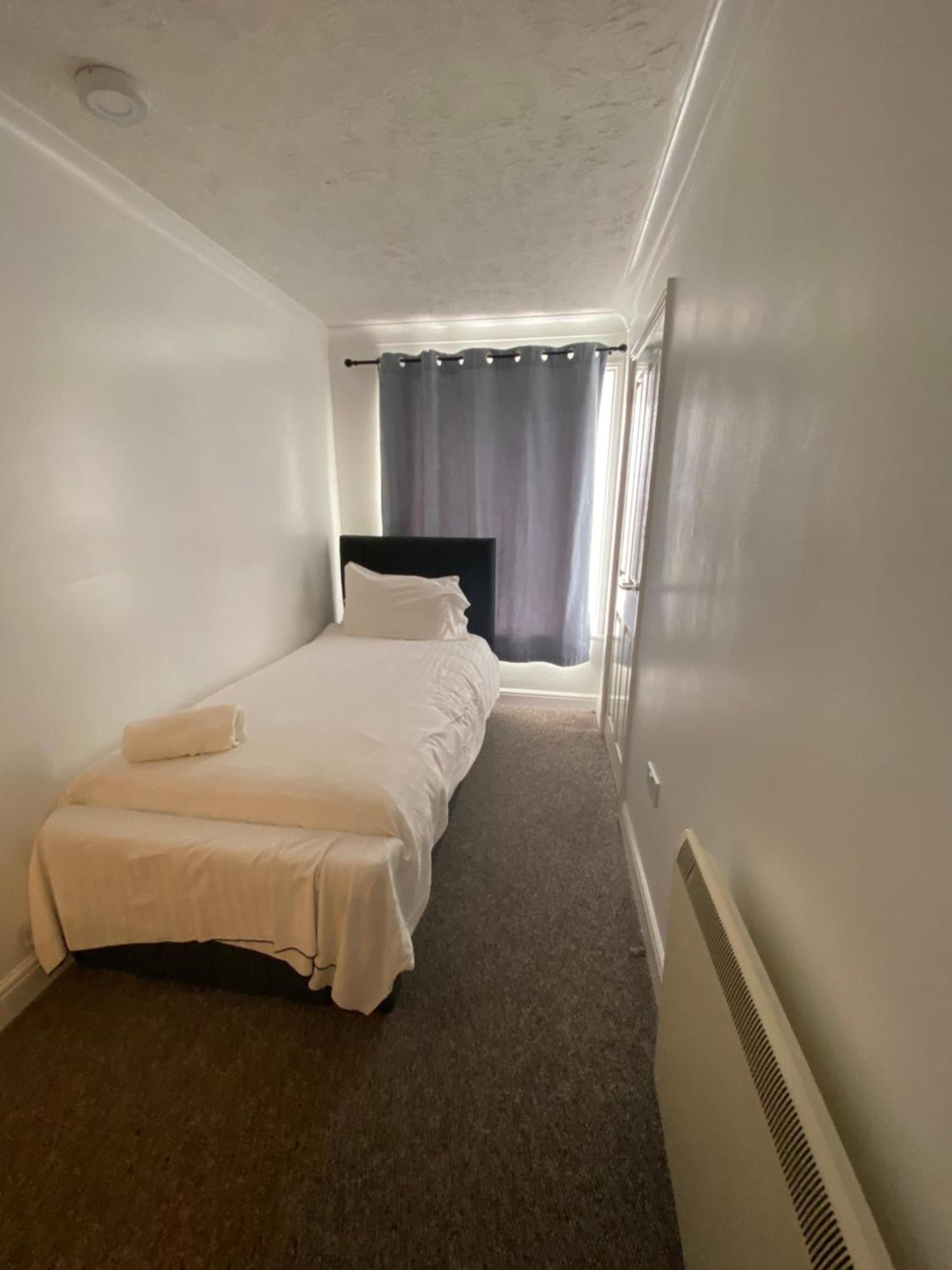 Spacious One Bedroom Flat With River View, 1E グレート・ヤーマス エクステリア 写真