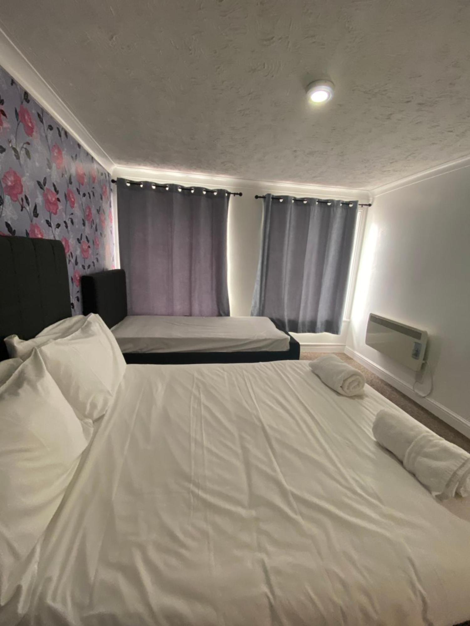 Spacious One Bedroom Flat With River View, 1E グレート・ヤーマス エクステリア 写真